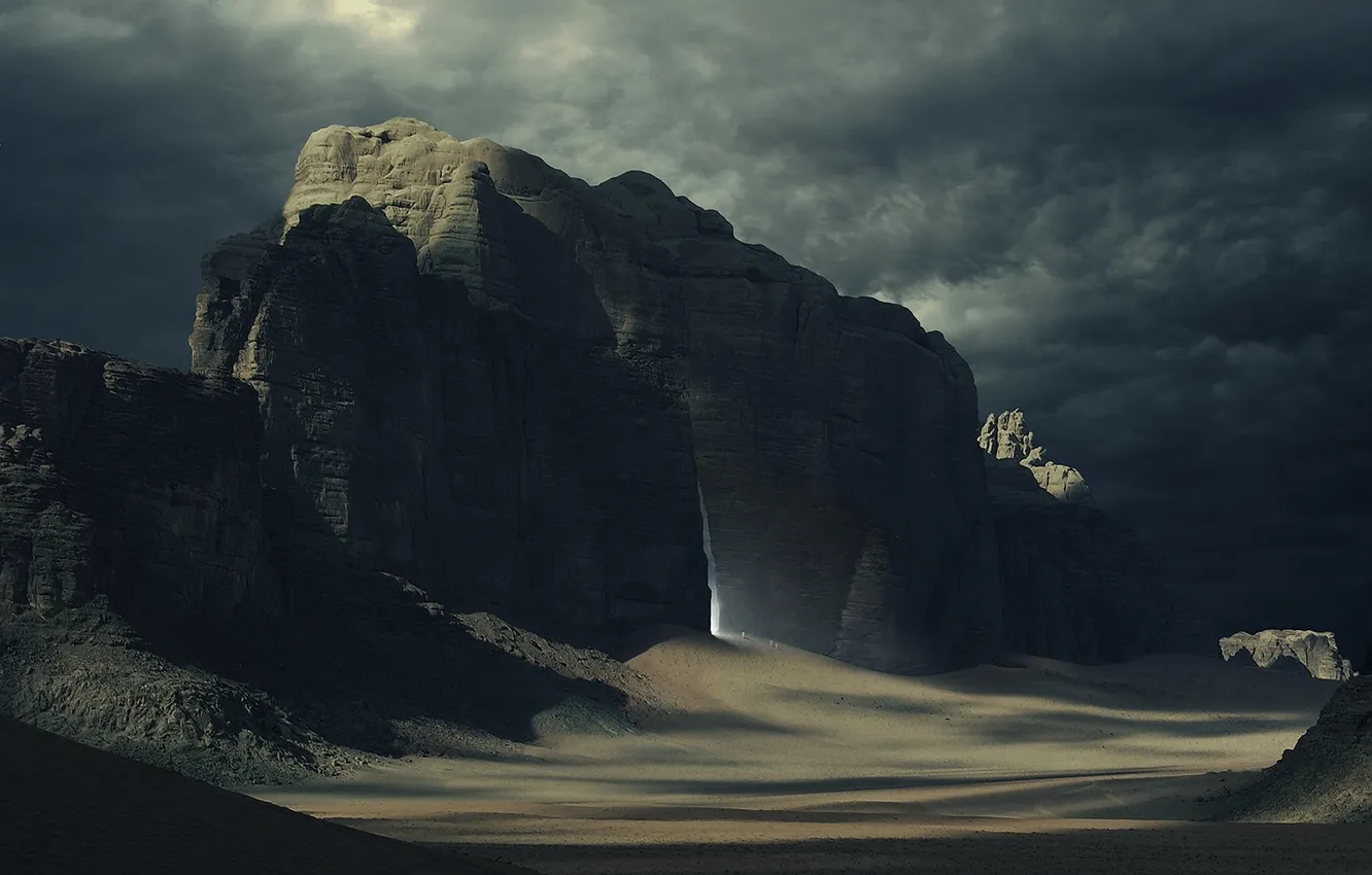 Photo wallpaper mountains, clouds, people