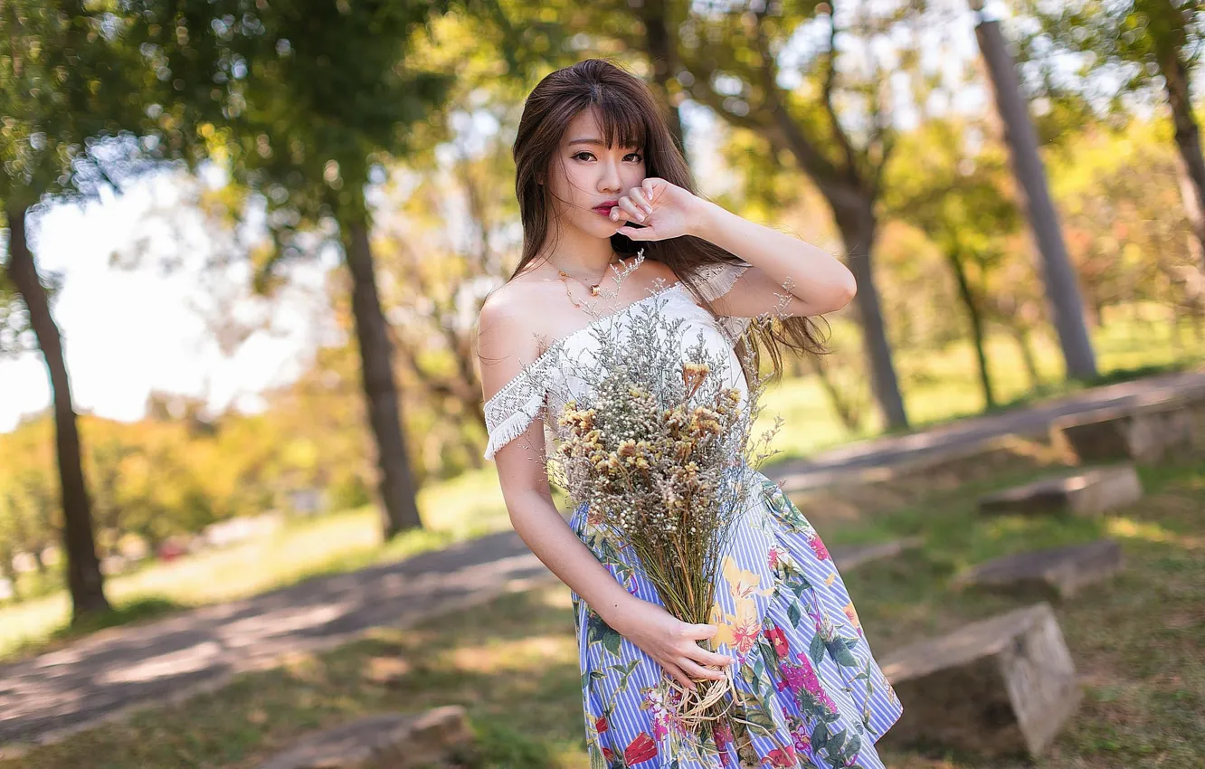Photo wallpaper girl, Park, bouquet, Asian, cutie