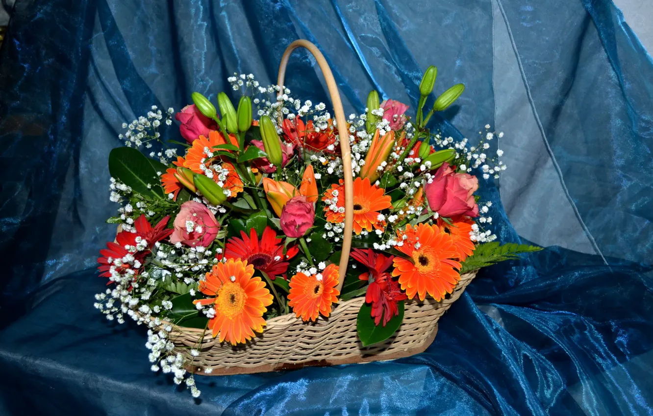 Photo wallpaper flowers, basket, Lily, roses, bouquet, beautiful, basket, gerbera