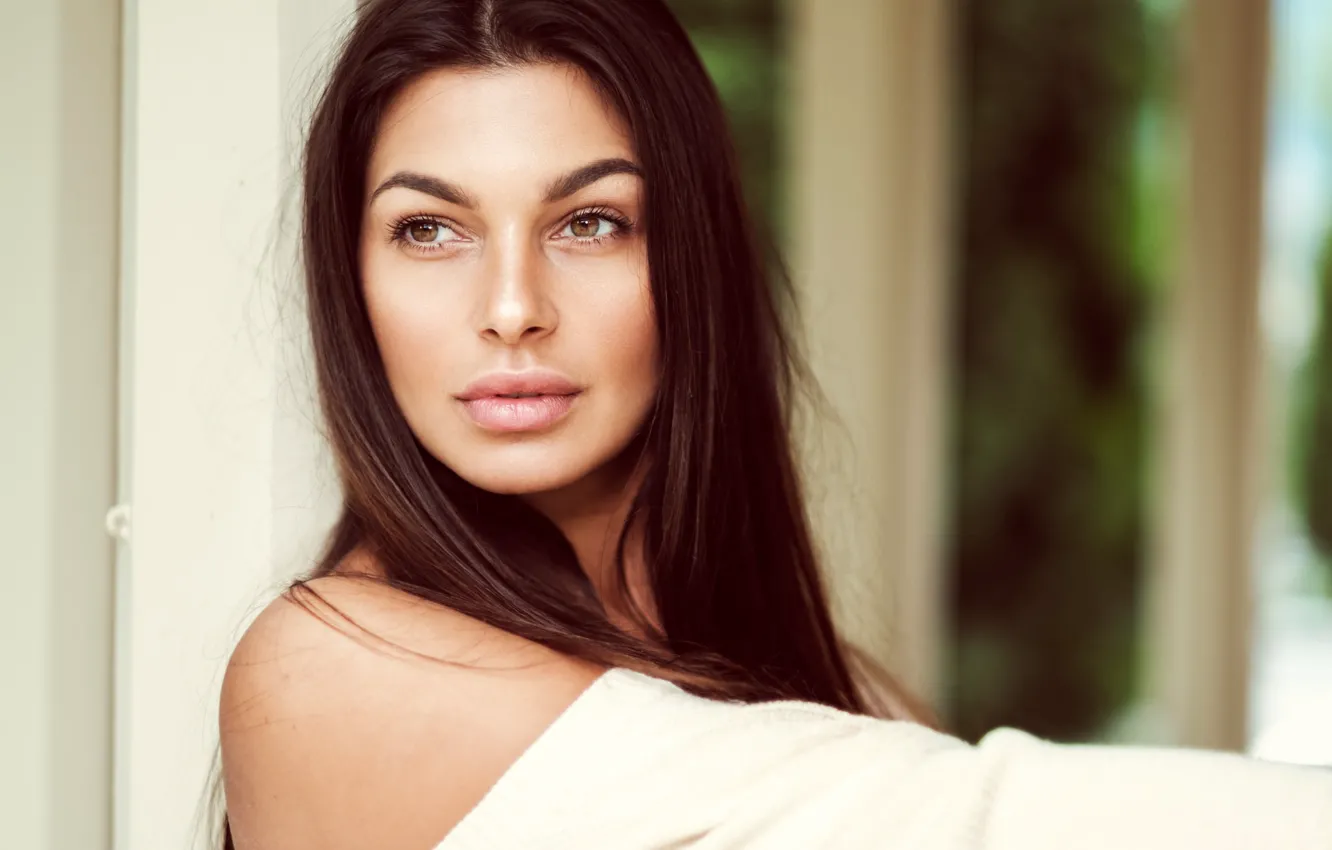 Photo wallpaper model, portrait, makeup, hairstyle, brown hair, beautiful, in white, bokeh