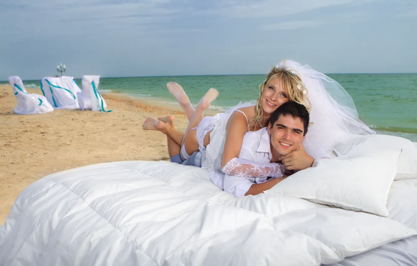 Photo wallpaper sea, beach, girl, pillow, blonde, pair, bed, guy