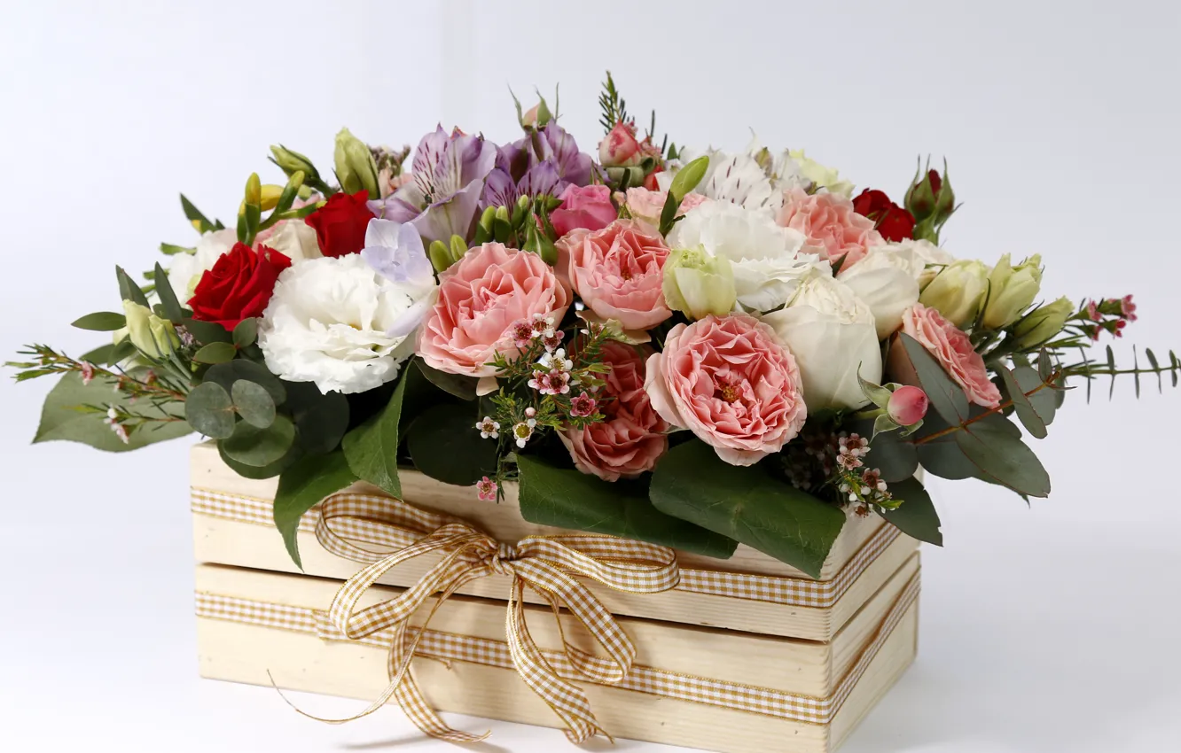 Photo wallpaper flowers, box, roses, buds, bow, composition, Eustoma, Lisanthus