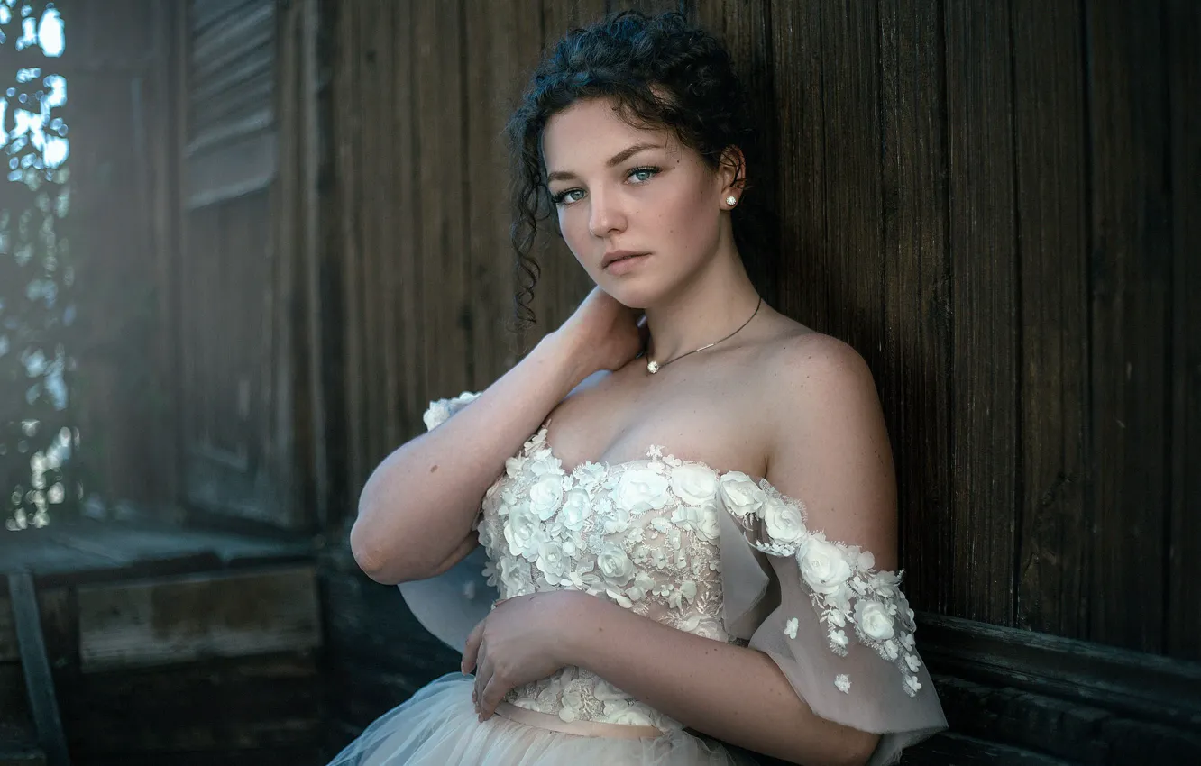 Photo wallpaper look, girl, dress, brunette, shoulders, curls, Maria Zdonova