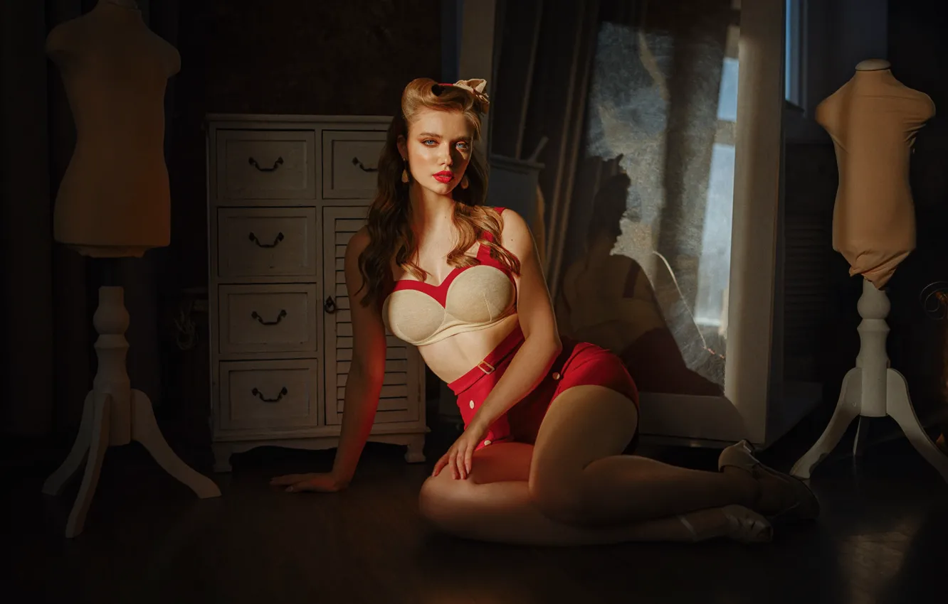 Photo wallpaper look, girl, pose, shorts, mirror, dummy, top, on the floor