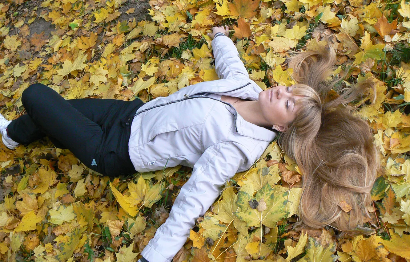 Photo wallpaper autumn, girl, joy, hair, yellow leaves, Belarus, my photo, Olga Pitsunova
