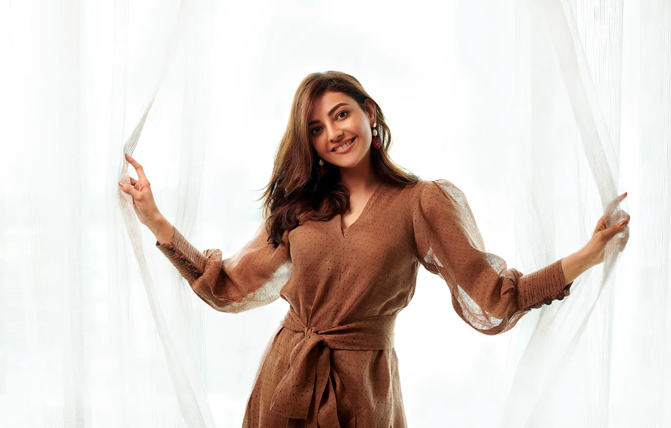 Photo wallpaper smile, pose, indian, actress, bollywood, Kajal Agarwal
