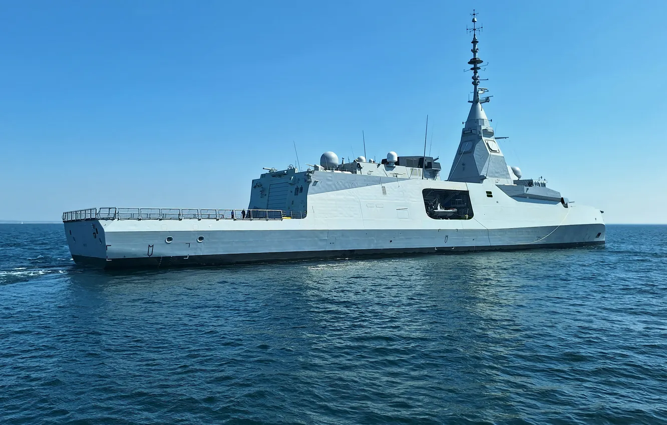 Photo wallpaper Amiral Ronarc'h, frigate, test, France