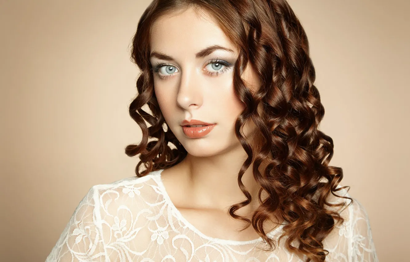 Photo wallpaper makeup, curls, sponge, photographer Olga Kudryashova, Olga Kudryashova