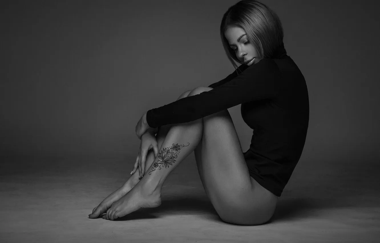 Photo wallpaper girl, model, tattoo, Black White, Mindaugas Navickas, foots, Laima