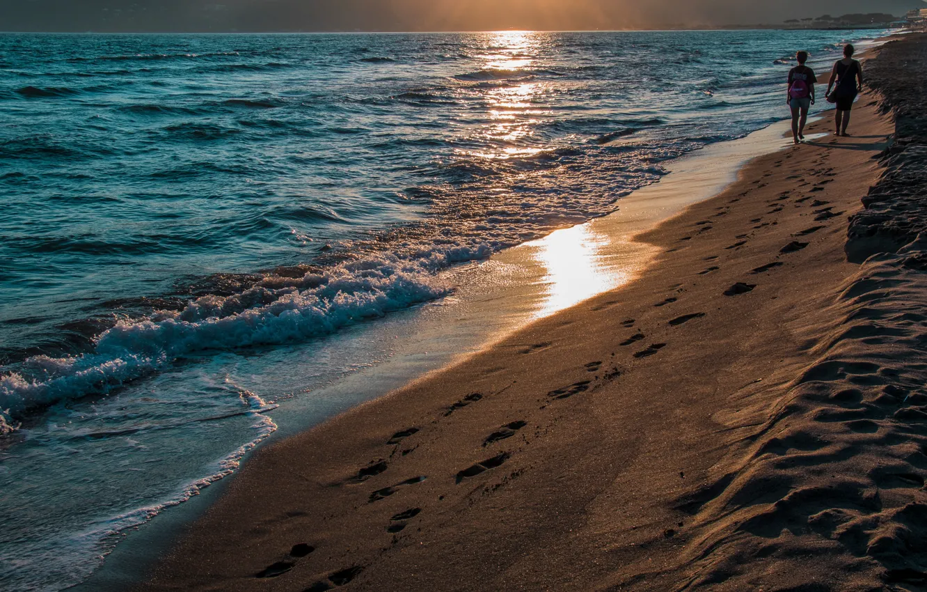 Photo wallpaper sea, beach, traces, woman