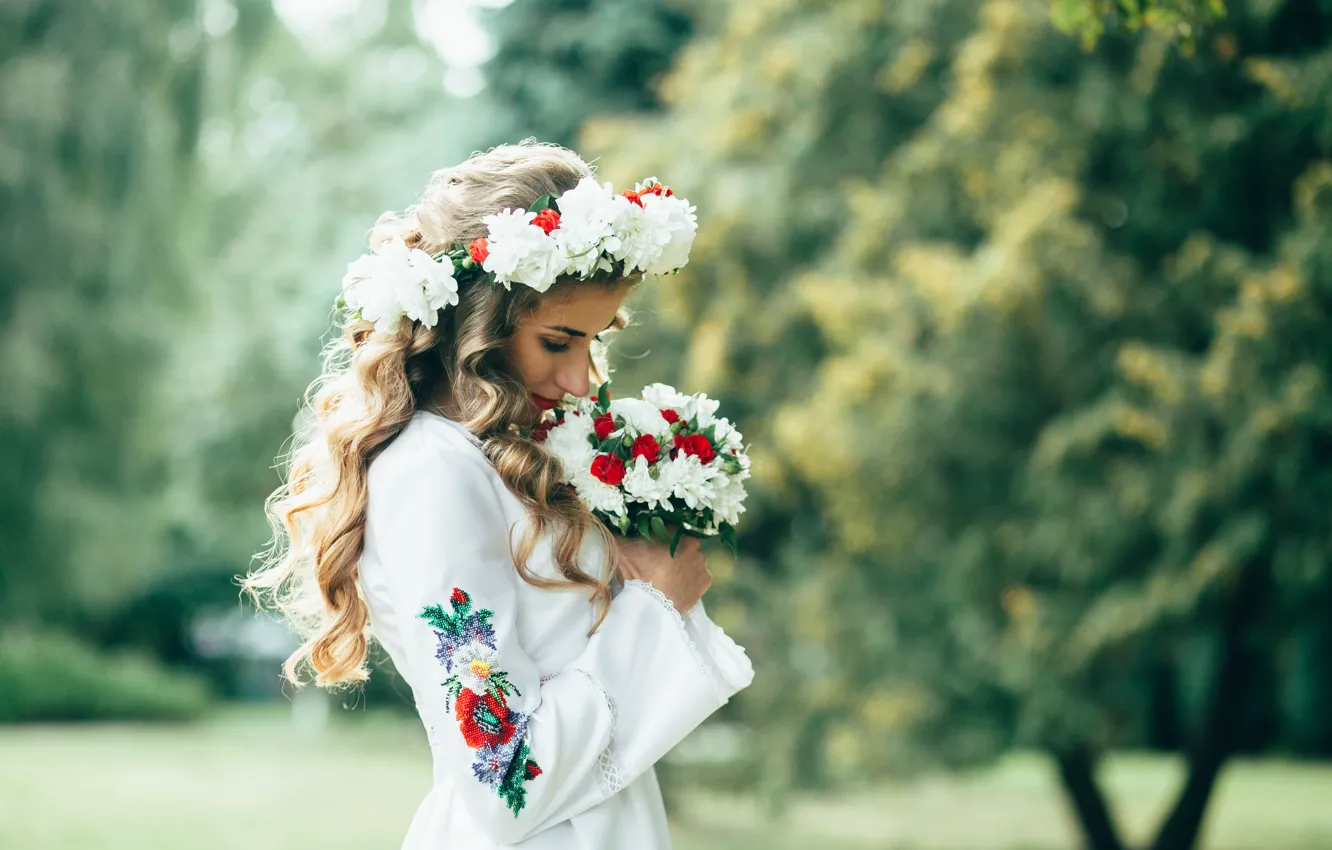Photo wallpaper summer, girl, trees, flowers, red, nature, Park, bouquet