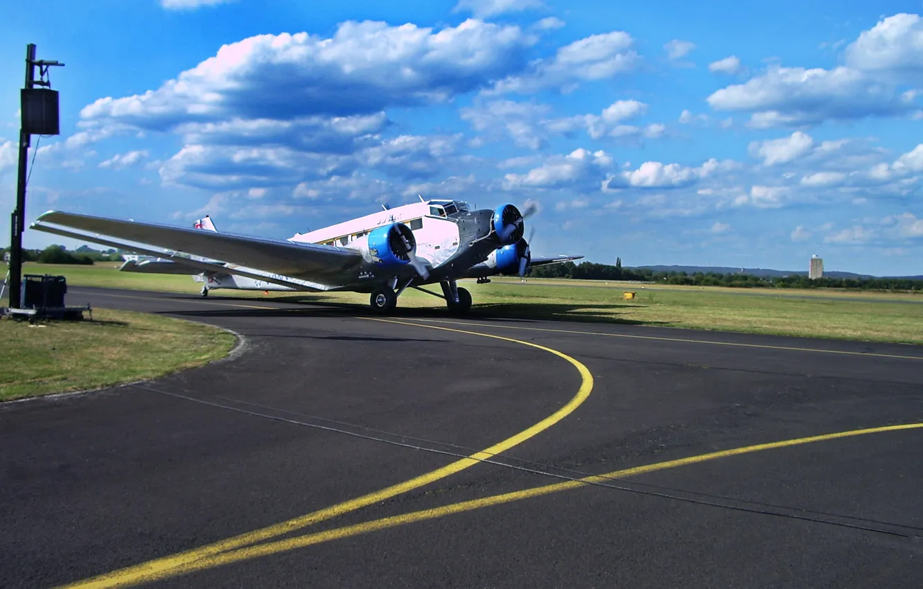 Photo wallpaper JU51, Historic, Corrugated