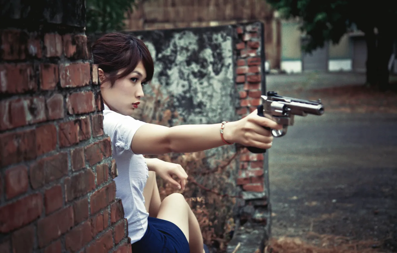 Photo wallpaper look, girl, gun, Asian
