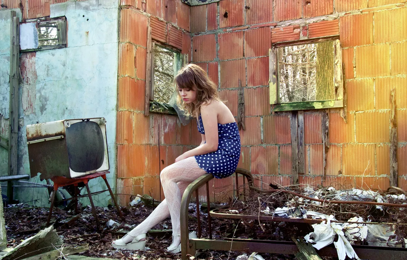 Photo wallpaper girl, house, mood, ruins