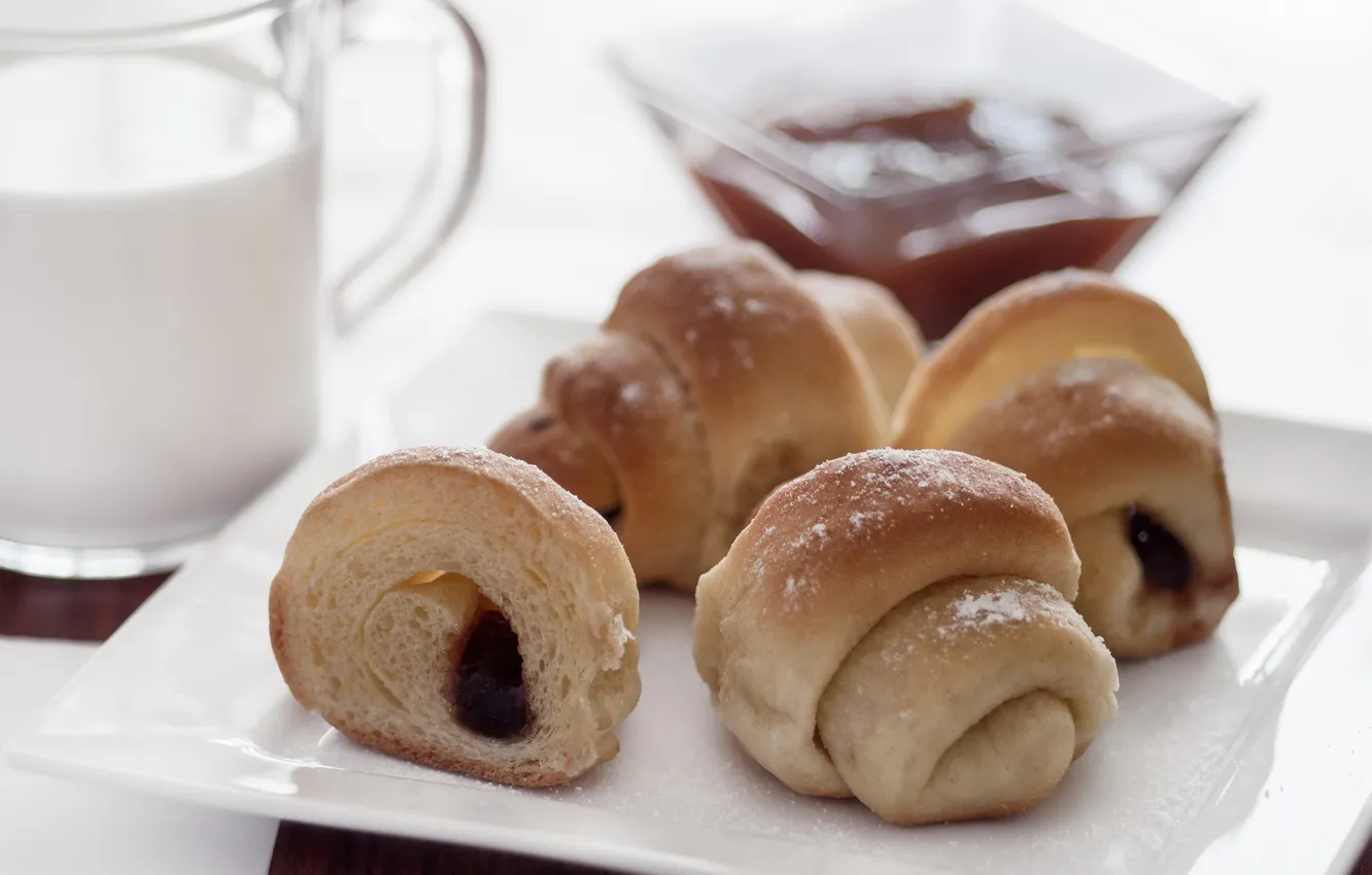 Photo wallpaper milk, plate, jam, powdered sugar, bagel