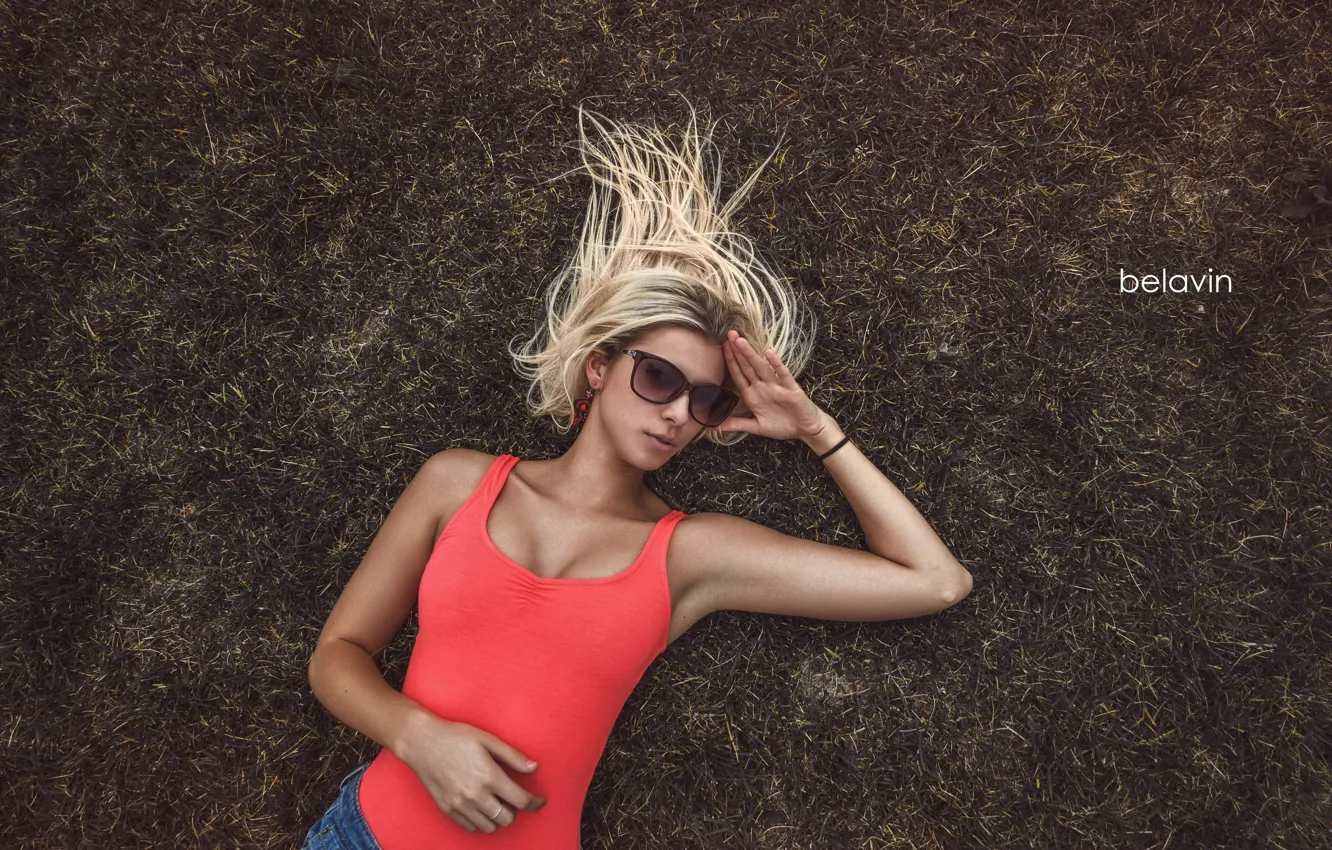 Photo wallpaper pose, lawn, model, portrait, makeup, Mike, glasses, hairstyle