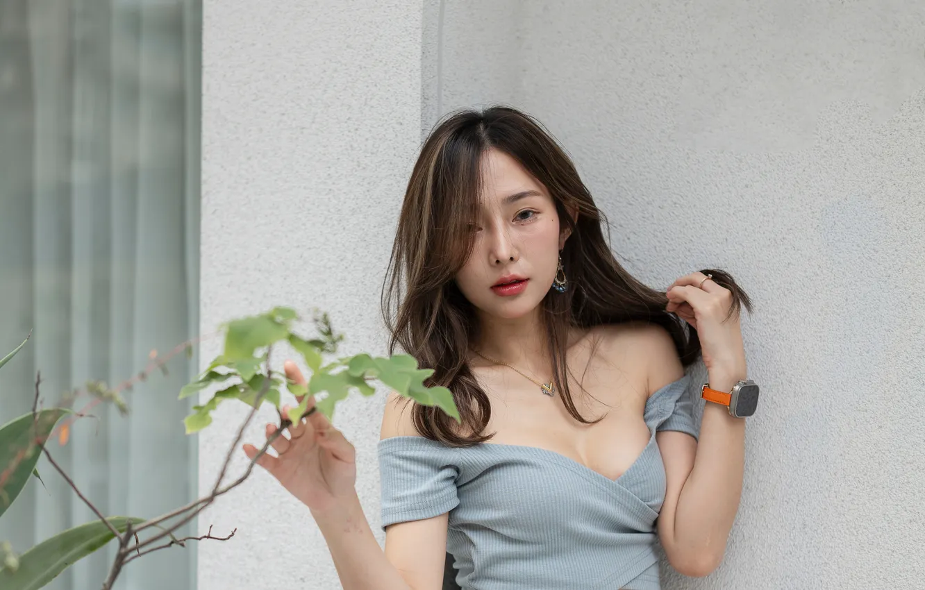 Photo wallpaper look, branches, pose, model, plant, portrait, hands, makeup