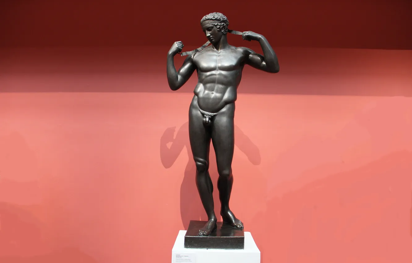 Photo wallpaper Statue, Moscow, Sculpture, Copy, Naked, The young man, The Pushkin State Museum, The ancient Greek …