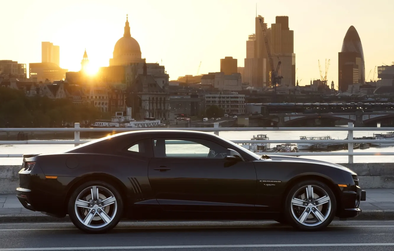 Photo wallpaper the sun, the city, black, London, Chevrolet, Camaro, Chevrolet, muscle car