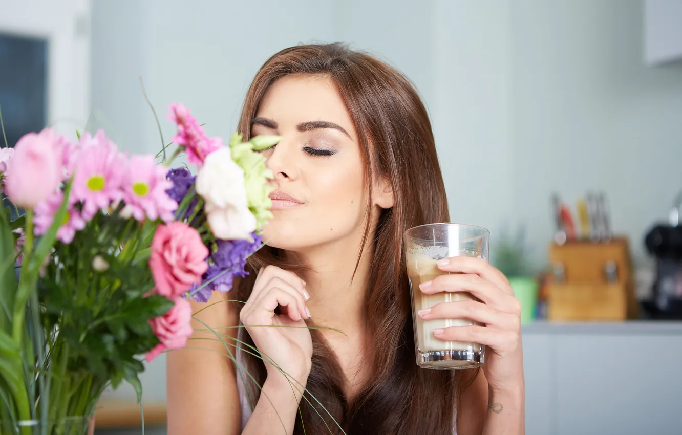 Photo wallpaper girl, glass, bouquet, closed eyes