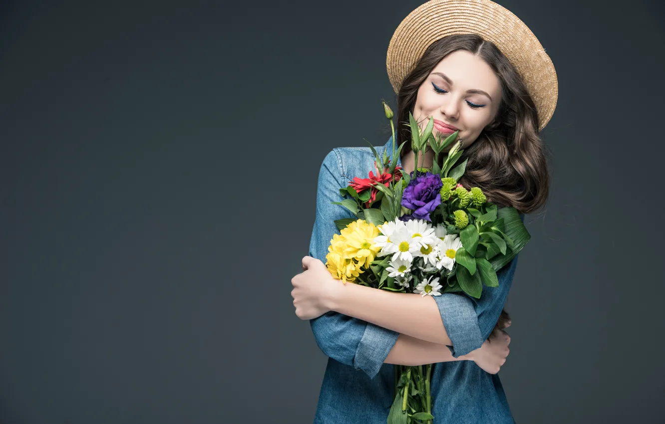 Photo wallpaper flowers, pose, smile, background, portrait, bouquet, hat, makeup