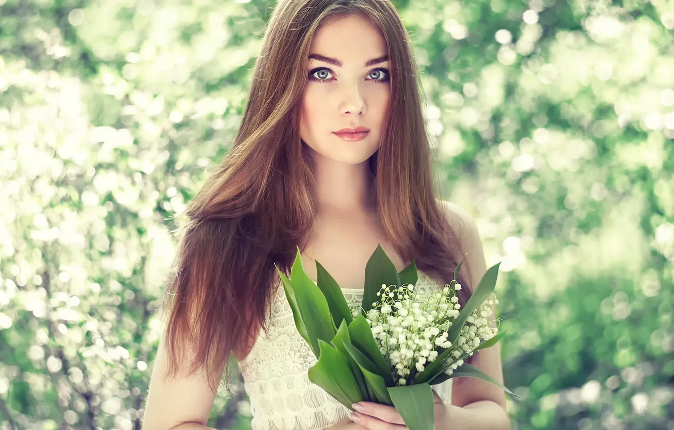 Photo wallpaper look, flowers, pose, model, portrait, bouquet, hands, makeup