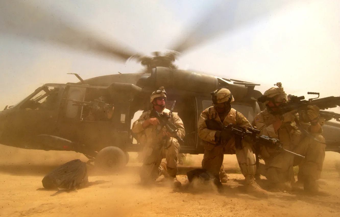 Photo wallpaper desert, soldiers, helicopter, landing, black hawk