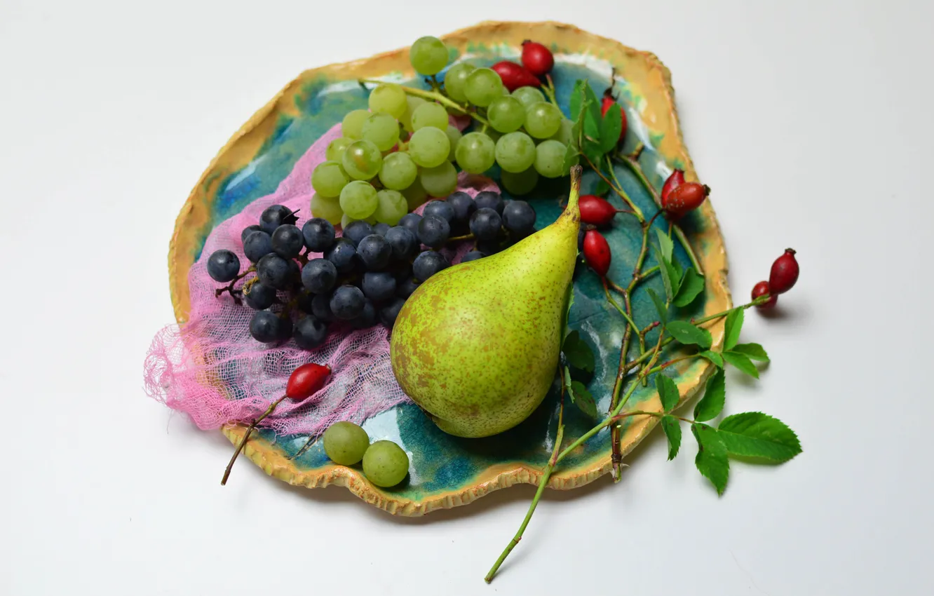 Photo wallpaper plate, briar, fruit, pear