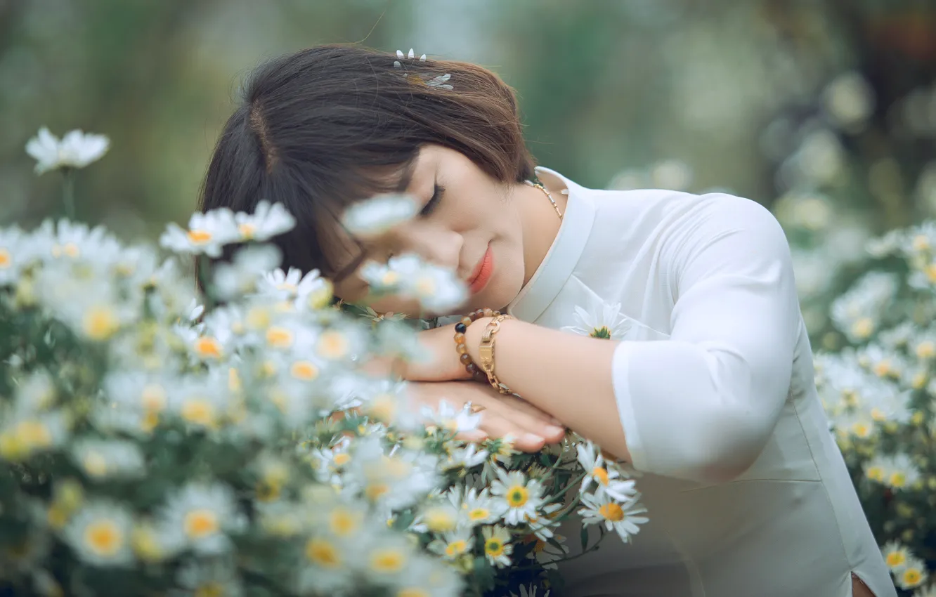 Photo wallpaper girl, flowers, pose, mood, chamomile, bracelet, Asian, bokeh