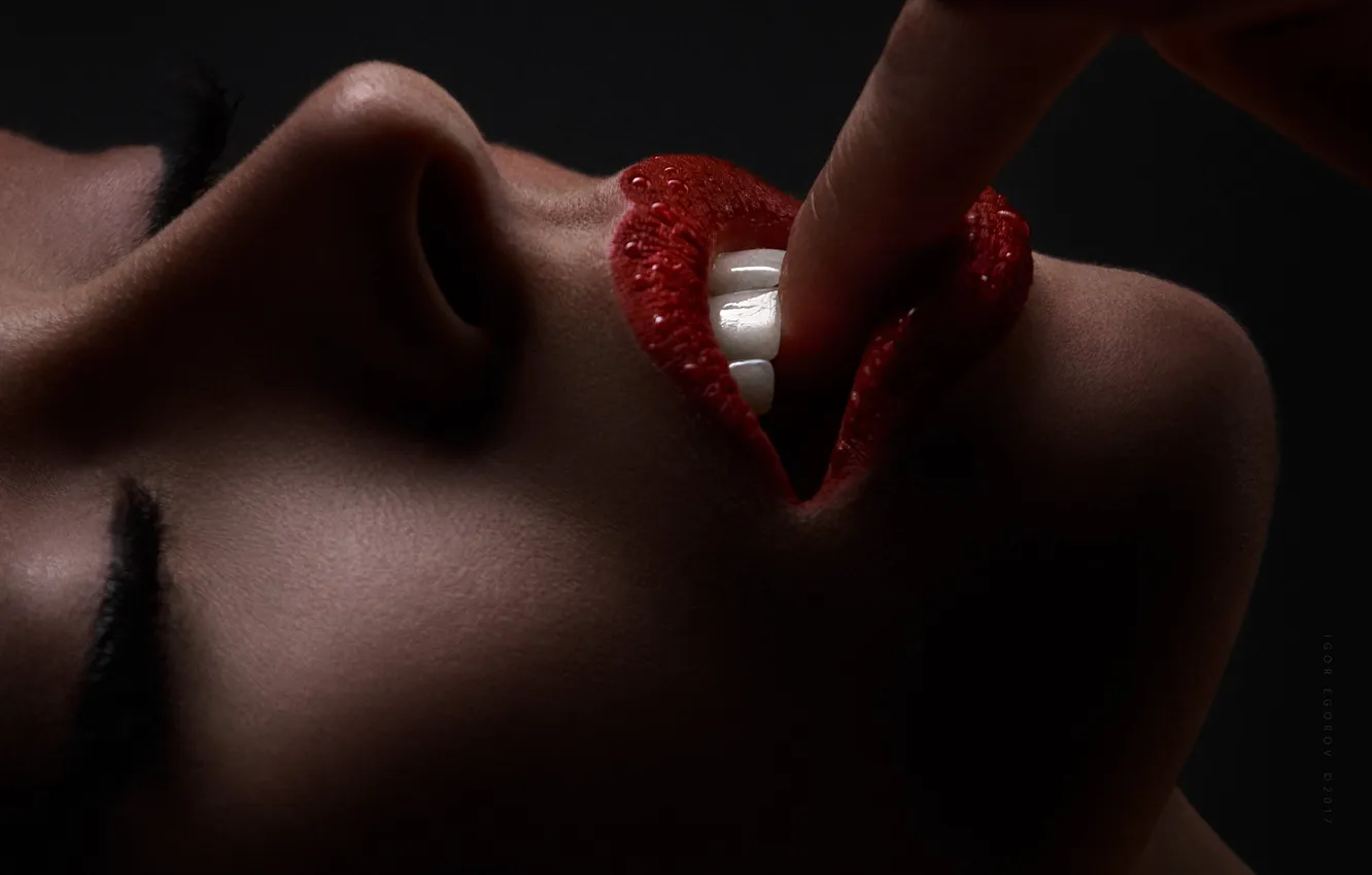 Photo wallpaper girl, passion, lips, fingers