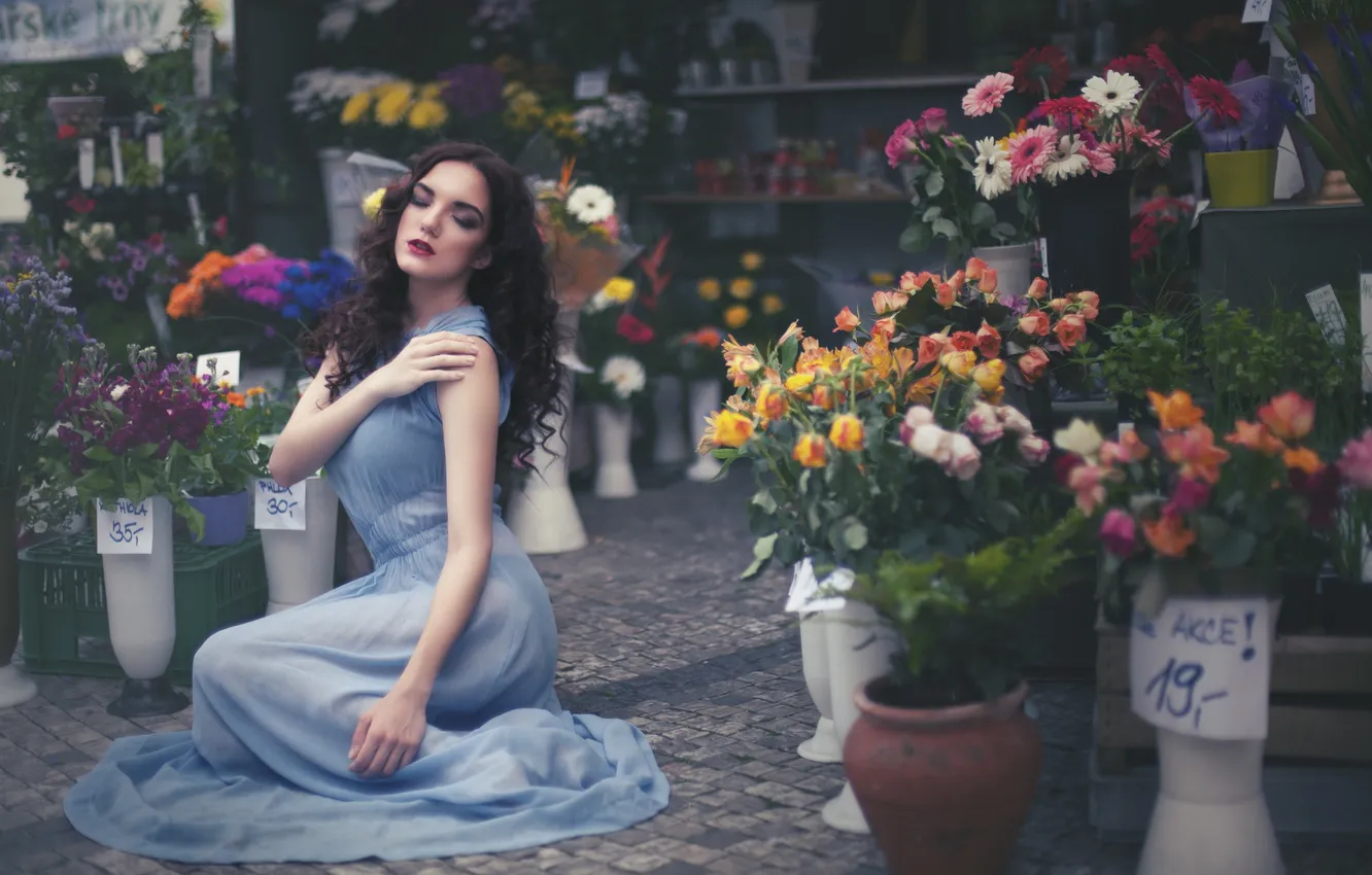 Photo wallpaper girl, flowers, street