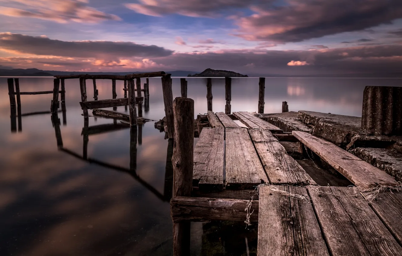 Photo wallpaper Italia, The lake of Bolsena, pontile
