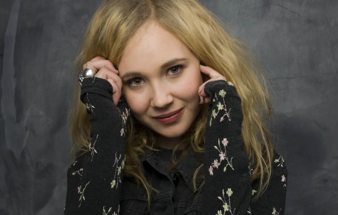 Photo wallpaper face, smile, sweetheart, hands, actress, blonde, Juno Temple, Juno Temple