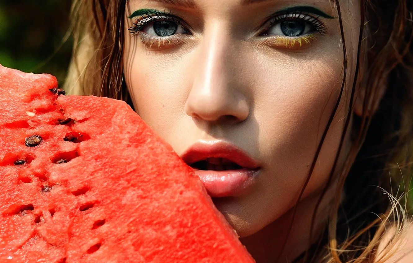 Photo wallpaper girl, macro, sponge, juicy watermelon