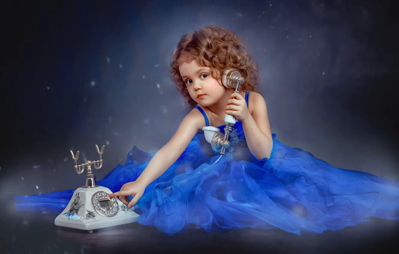 Photo wallpaper look, dress, girl, outfit, phone, curls, child