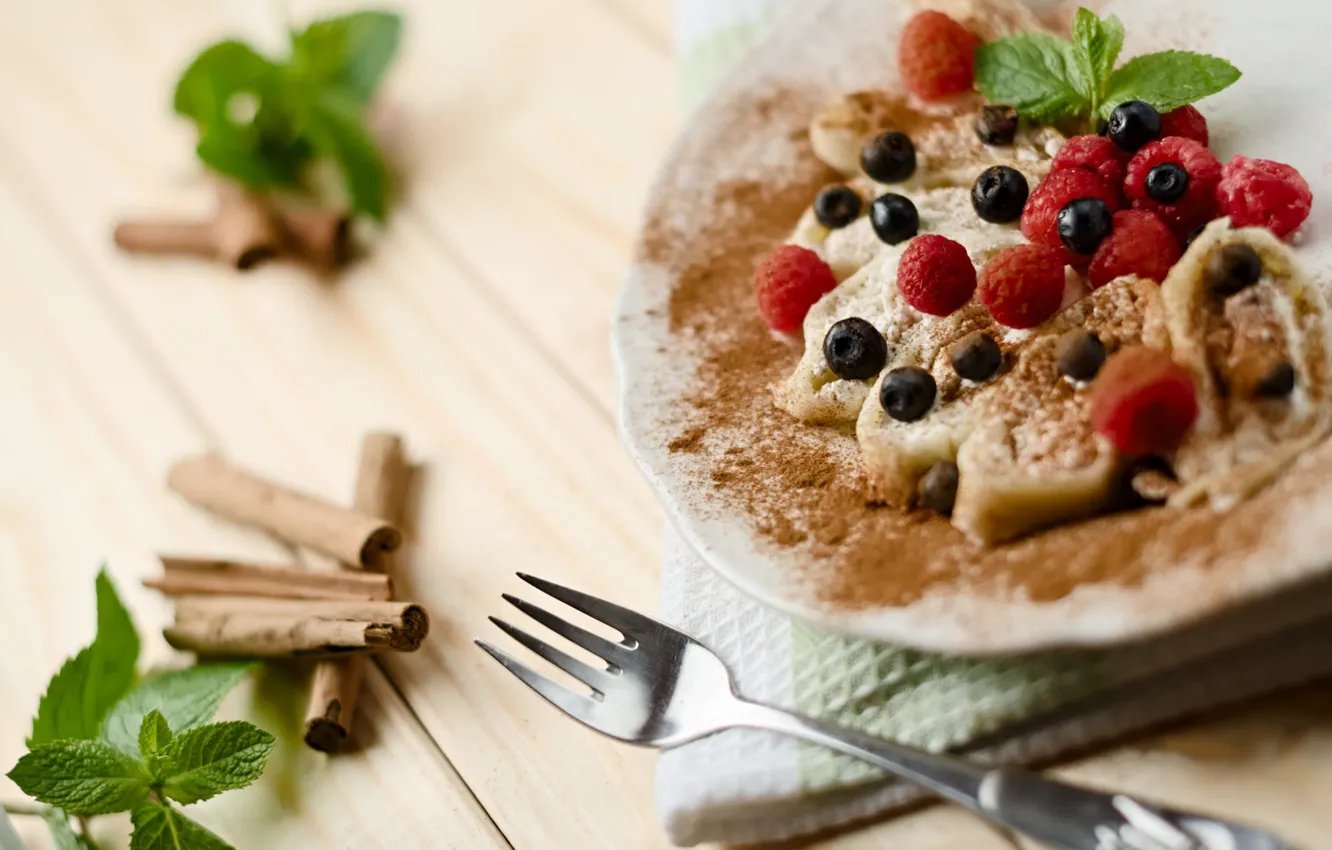 Photo wallpaper berries, raspberry, table, Board, towel, blueberries, plate, plug