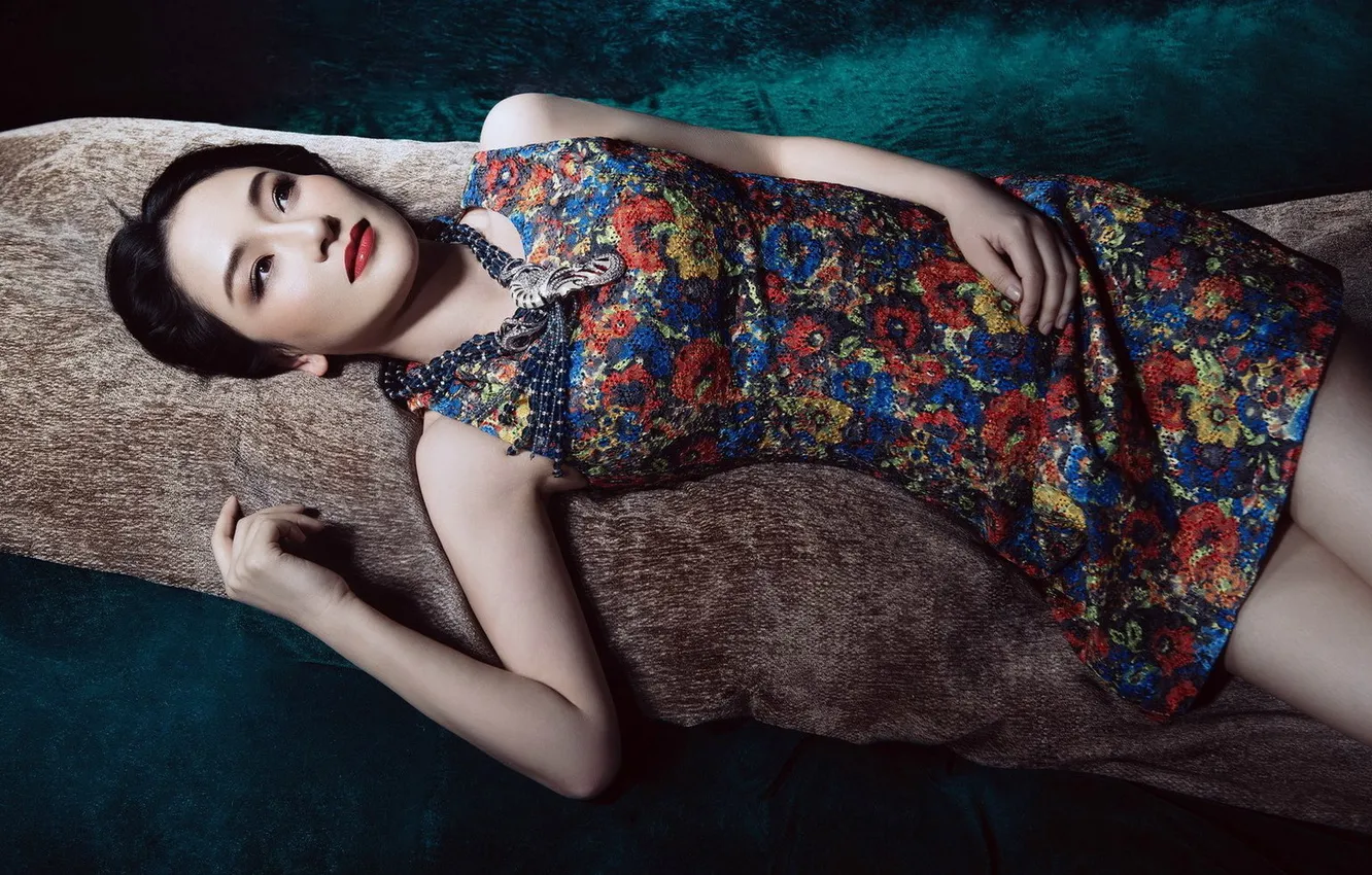 Photo wallpaper girl, decoration, face, hands, makeup, dress, lies, Asian