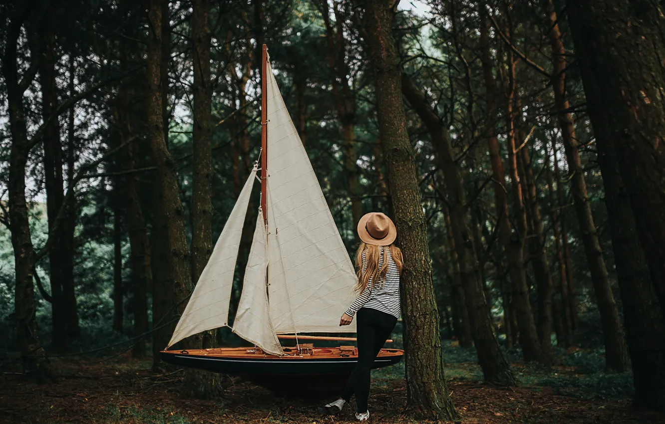 Photo wallpaper girl, sailboat, hat