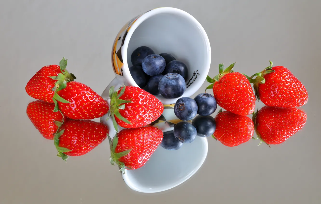Photo wallpaper berries, blueberries, strawberry, mug