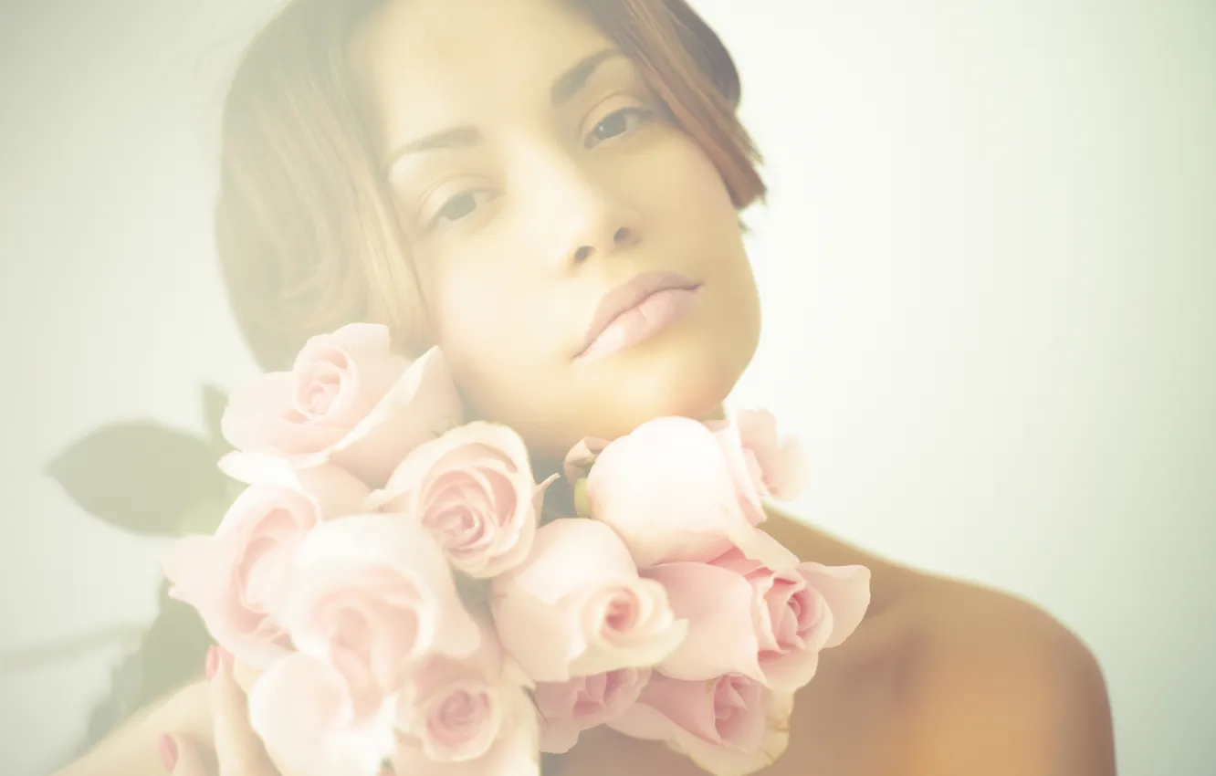 Photo wallpaper girl, flowers, face, hairstyle, pink roses