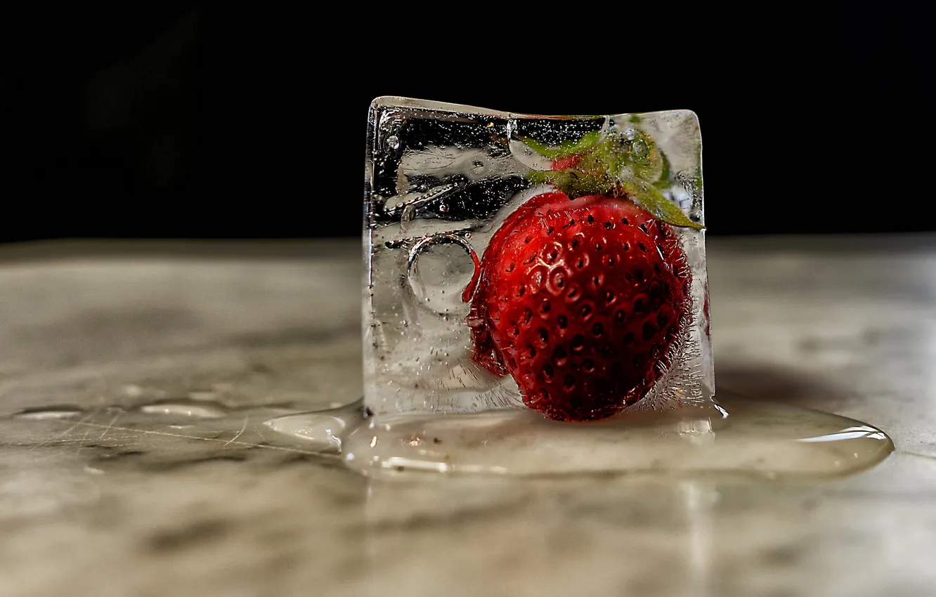Photo wallpaper macro, ice, berry, Frozen, Strawberry
