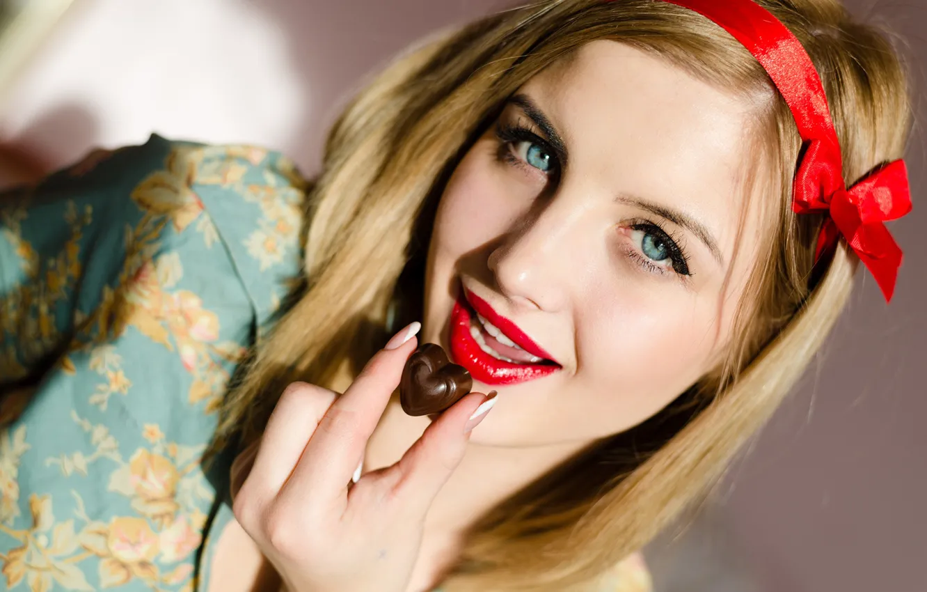 Photo wallpaper look, hand, makeup, hairstyle, blonde, beauty, candy, red