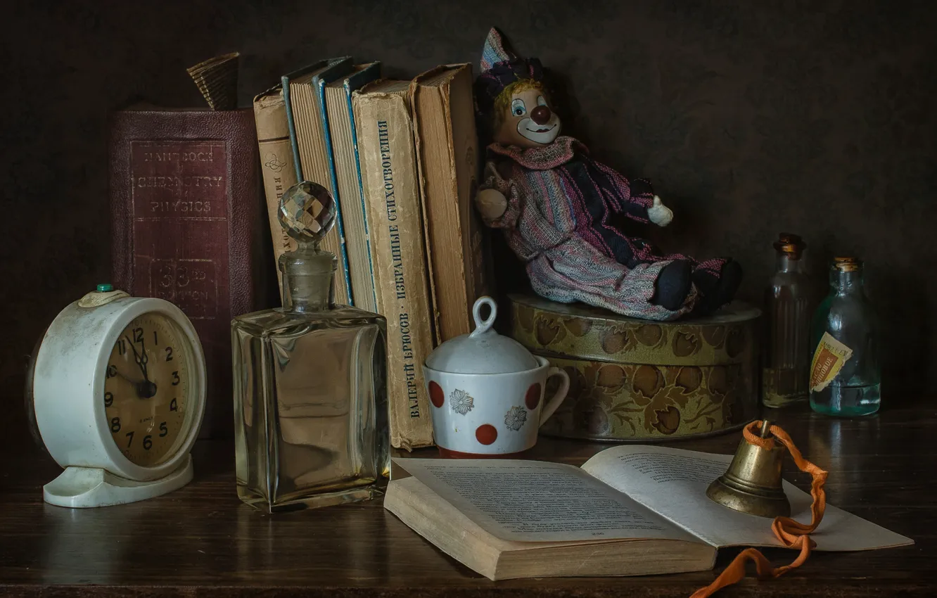 Photo wallpaper bubbles, style, toy, watch, books, clown, alarm clock, bottle
