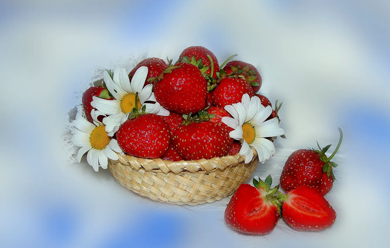Photo wallpaper flowers, mood, chamomile, beauty, strawberry, basket, beautiful, beautiful