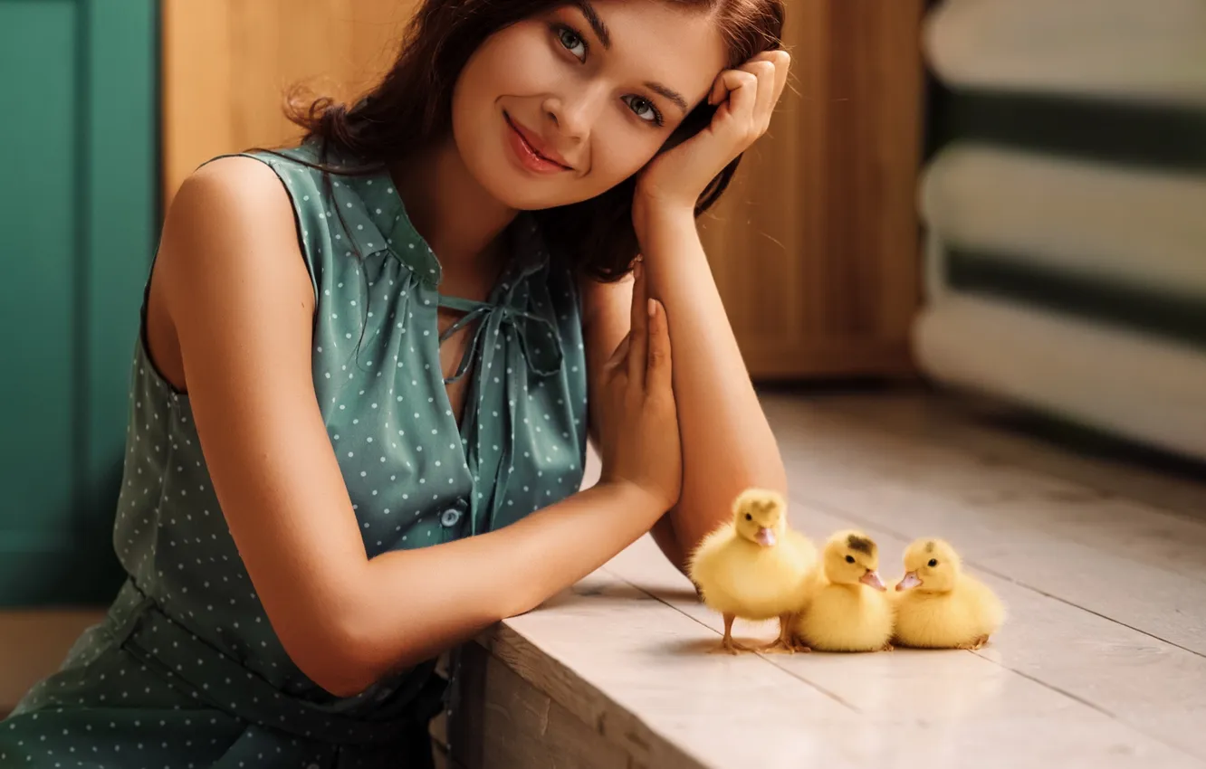 Photo wallpaper girl, sweetheart, chickens, brown hair, ph Olga Gubkina