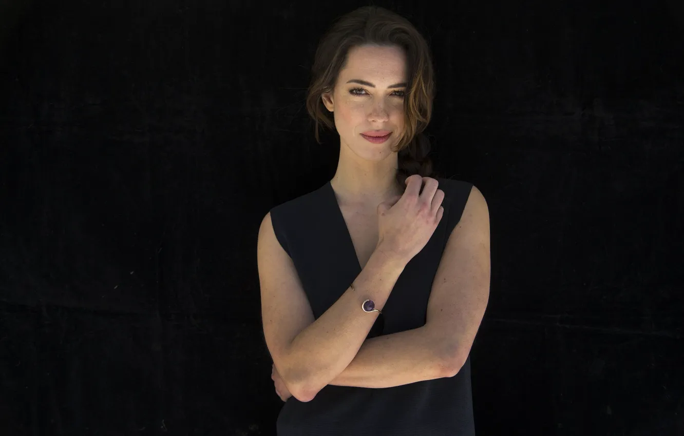 Photo wallpaper photoshoot, Rebecca Hall, Los Angeles Times