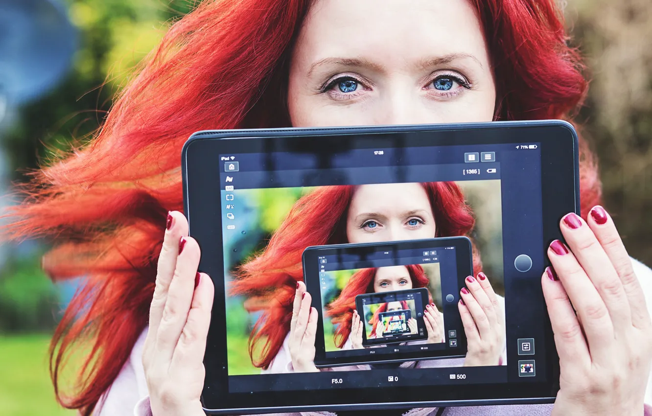 Photo wallpaper girl, tablet, selfie
