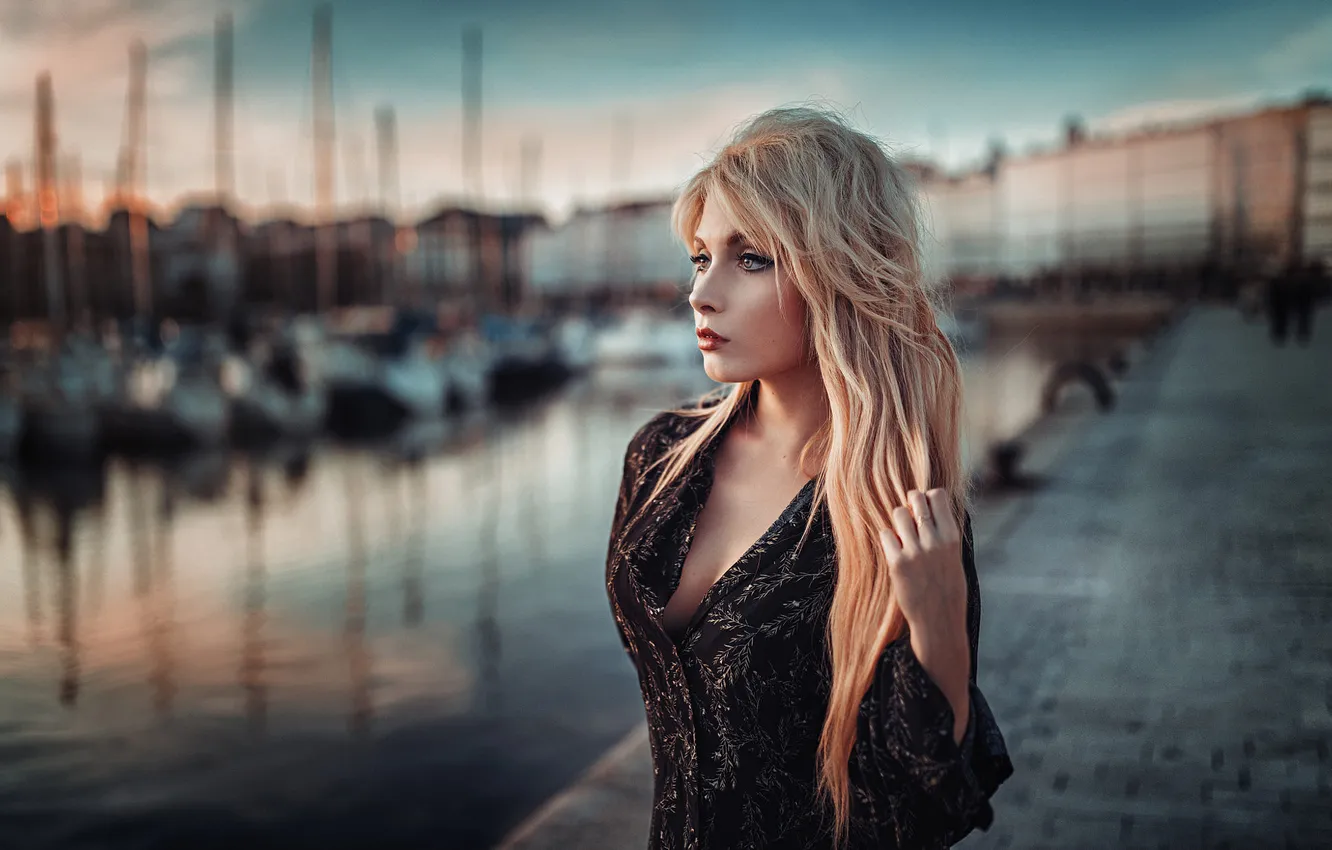 Photo wallpaper the city, pose, river, model, portrait, makeup, dress, hairstyle