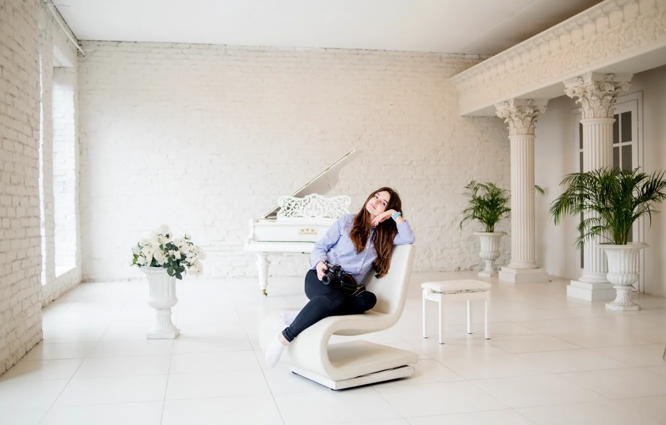 Photo wallpaper white, girl, flowers, palm trees, brick, piano, brunette, the camera