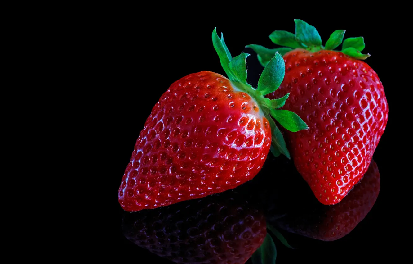 Photo wallpaper reflection, berries, food, strawberries, strawberry